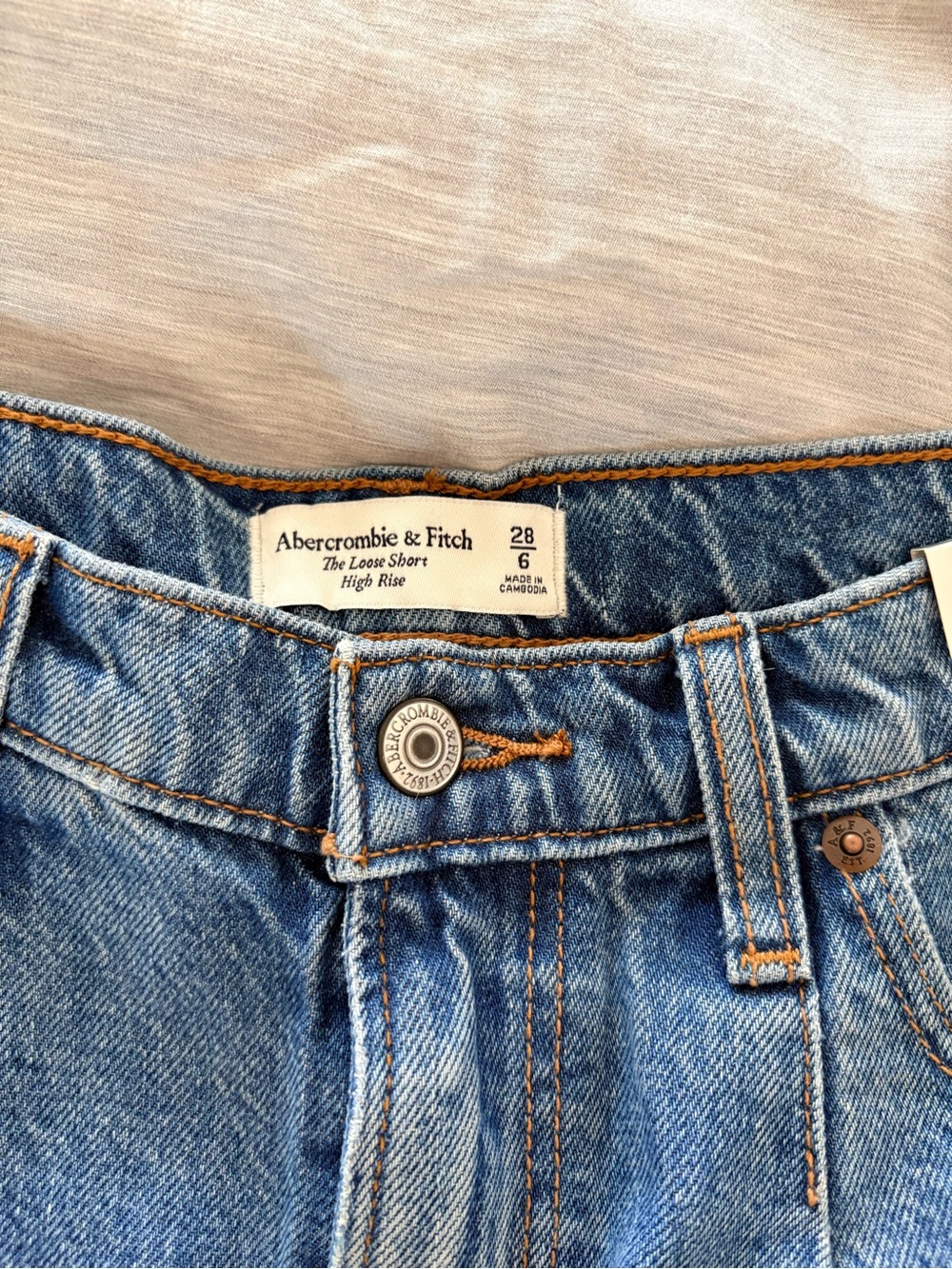 Abercrombie & Fitch Loose Short High-Rise Jeans - Light Blue